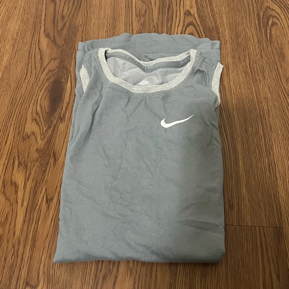 NWT Nike Gray Dry High Neck Tank Top Size Medium